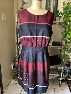 💜💜💜LOFT Navy and Burgundy Patterned Sleeveless Midi Dress